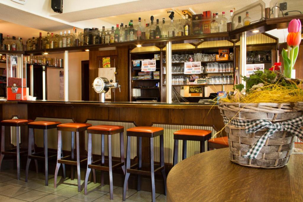 Düren - Eifel Hotel & Restaurant Arnoldusklause מראה חיצוני תמונה
